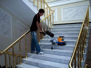 ما هي خدمات تنظيف القصور؟ خدمات تنظيف القصور تشمل توفير التنظيف الشامل للقصور والفيلات، وتقديم خدمات مثل الكنس، والمسح، والغسيل، والاهتمام بالتفاصيل الدقيقة لضمان نظافة المكان بشكل كامل. تعتمد هذه الخدمات على فريق متخصص ومؤهل لضمان تقديم أعلى مستويات من الجودة والاهتمام.